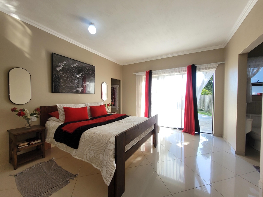 3 Bedroom Property for Sale in Wavecrest Eastern Cape